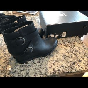 Sorel Joan of Arctic buckle wedge